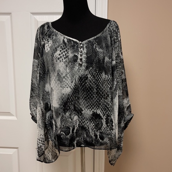Express Oversized Snake Skin Pattern Blouse - Picture 2 of 6